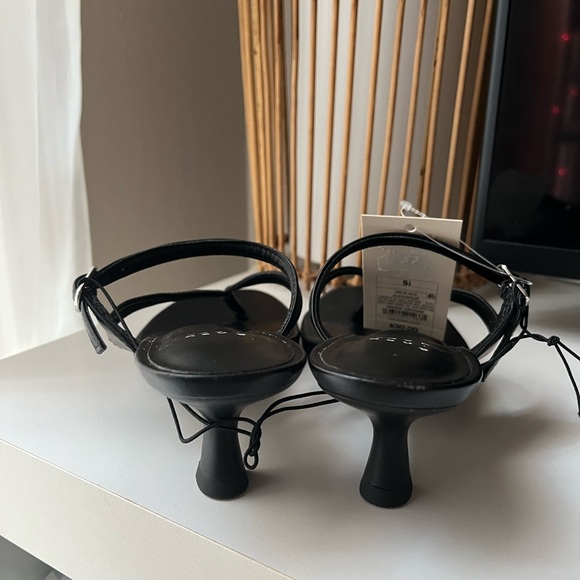 NWT A New Day Black Strappy Toe-Ring Kitten Heel Sandals - Women’s Size 5.5 - Picture 3 of 4